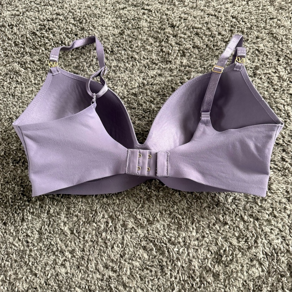 Victoria's Secret 💜Wireless Push Up Light Purple Bra EUC - Picture 2 of 5